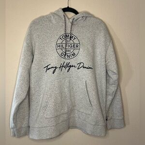Tommy Hilfiger Women’s gray hoodie. Size L